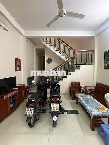 Nhà 2 tầng chính chủ đang ở cần bán