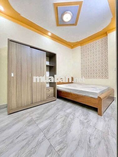 NHÀ ĐẸP MỚI TRỆT LẦU, 2PN, NỘI THẤT CƠ BẢN, GẦN NGÃ TƯ GA