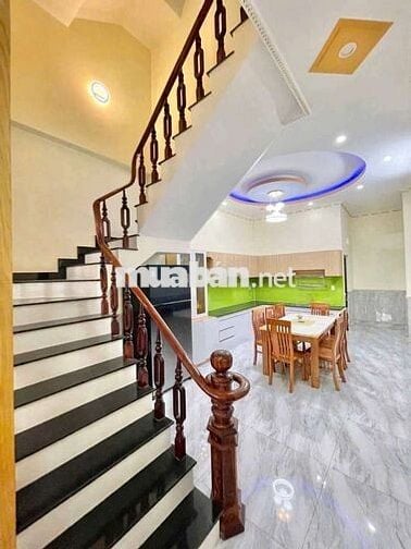 NHÀ ĐẸP MỚI TRỆT LẦU, 2PN, NỘI THẤT CƠ BẢN, GẦN NGÃ TƯ GA