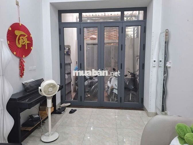 Chính chủ Bán nhà dân tự xây, kiến trúc đẹp, sát công viên 100ha