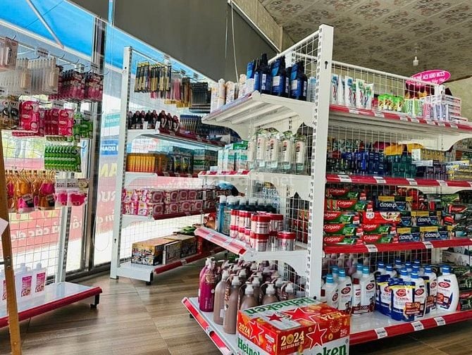 Nhân Viên Trực Quầy. Tạp Vụ. Bảo Vệ.