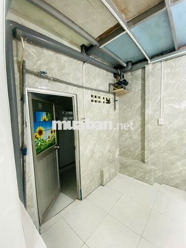 NHÀ EM CHO THUÊ NGAY ĐH SÀIGON Q.5 NGUYỄN TRÃI - HẺM OTO - 80m2(12 TR)