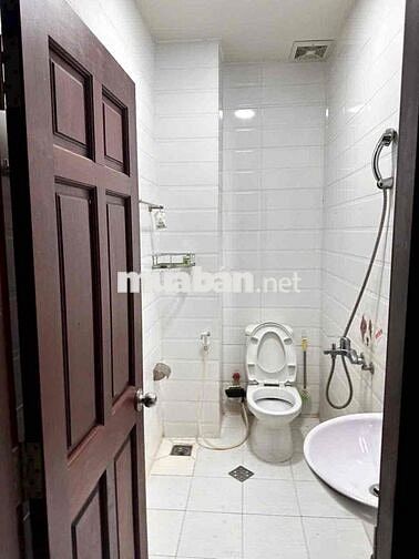 NHÀ NGUYÊN CĂN CHO THUÊ P15 TÂN BÌNH