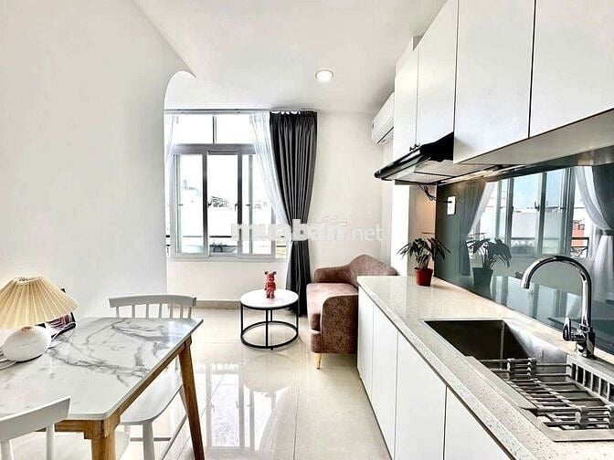 Cho thuê CHDV tách bếp, 1PN cửa sổ siêu rộng tại Công viên làng hoa