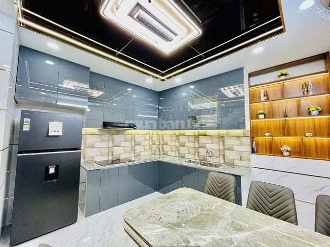 🚀 Cơ hội sở hữu nhà trung tâm Quận 10 – 4PN, 5WC, giá chỉ 4 Tỷ 850