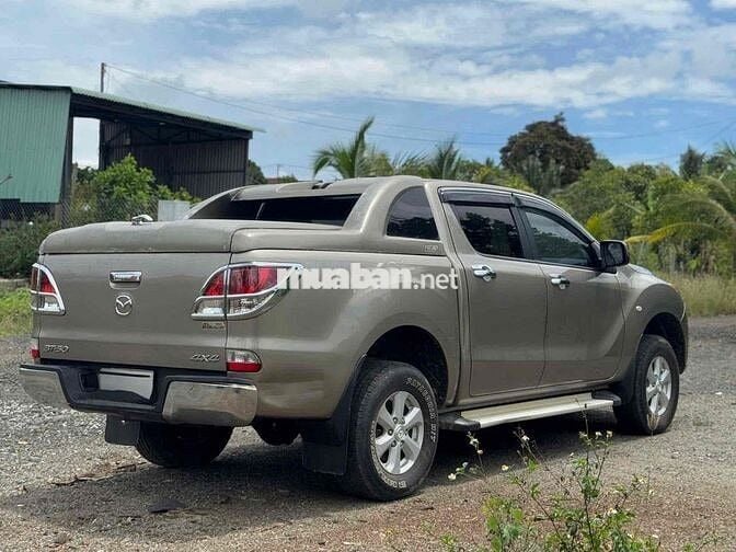 Mazda BT 50 2015 2.2L 4x4 MT xe gia đình cực đẹp