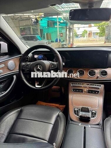 Mercedes Benz E Class 2018 E200 - 130000 km