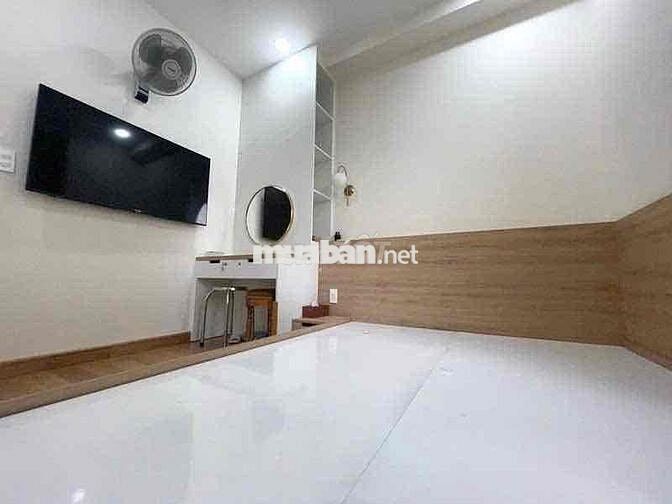 NHÀ ĐẸP NTCC NHẬN NHÀ CUỐI T09 TẦNG TRUNG FULL NT GIỎ HÀNG NHIỀU CĂN L