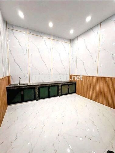 Cho thuê nhà căn mặt tiền Hẻm CAO LỖ F4,Q8 thông phạm thế hiển,