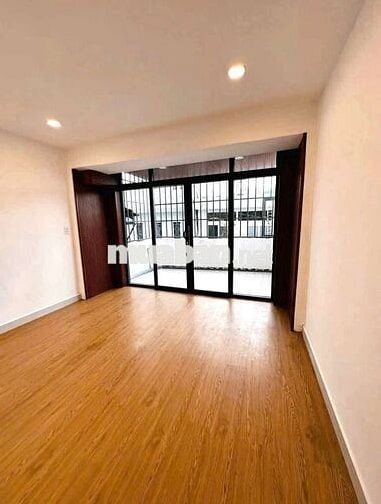 Cho thuê nhà căn mặt tiền Hẻm CAO LỖ F4,Q8 thông phạm thế hiển,
