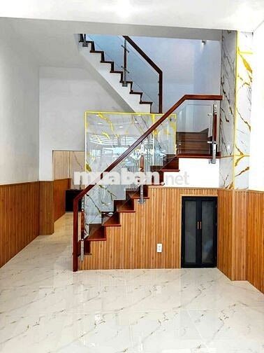 Cho thuê nhà căn mặt tiền Hẻm CAO LỖ F4,Q8 thông phạm thế hiển,