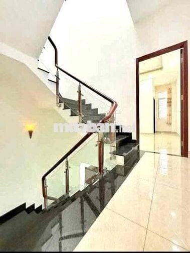 Cho  thuê nhà 2 lầu nguyên căn có: 4pn sau Big C - Đông Hoà - Dĩ An