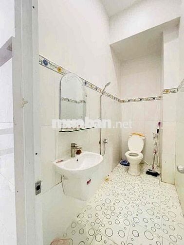 cho thuê nhà trêt 2 lầu sân xe hơi