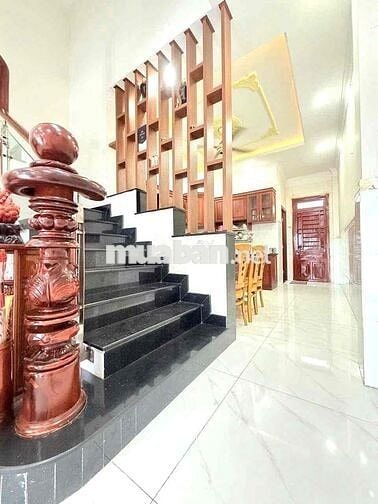 Cho  thuê nhà 2 lầu nguyên căn có: 4pn sau Big C - Đông Hoà - Dĩ An