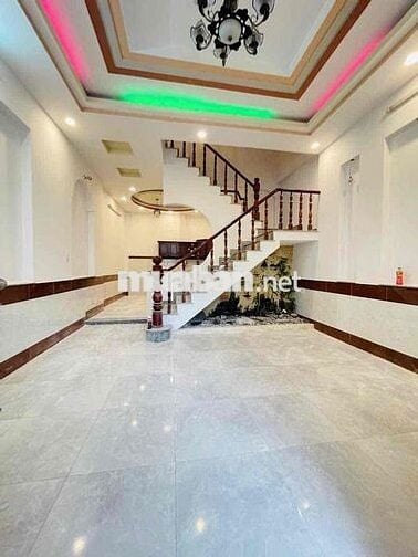 cho thuê nhà trêt 2 lầu sân xe hơi