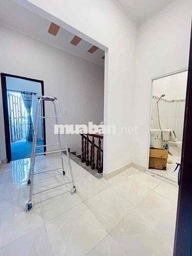 cho thuê nhà trêt 2 lầu sân xe hơi