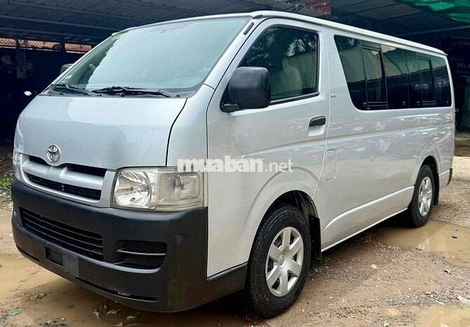 Toyota Hiace nóc thấp nhập Nhật, 16 chỗ máy xăng