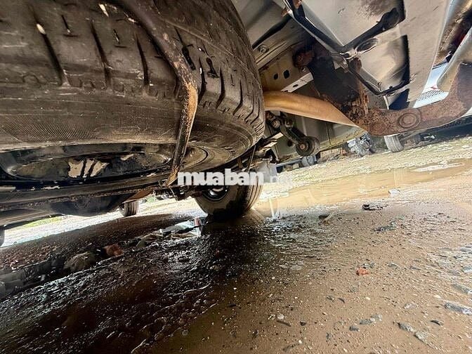 Toyota Hiace nóc thấp nhập Nhật, 16 chỗ máy xăng