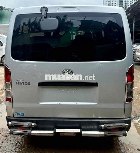 Toyota Hiace nóc thấp nhập Nhật, 16 chỗ máy xăng