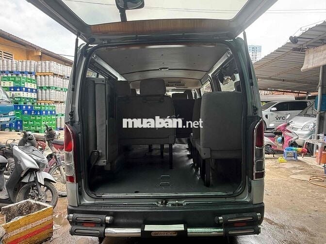 Toyota Hiace nóc thấp nhập Nhật, 16 chỗ máy xăng