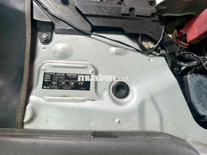 Toyota Hiace nóc thấp nhập Nhật, 16 chỗ máy xăng