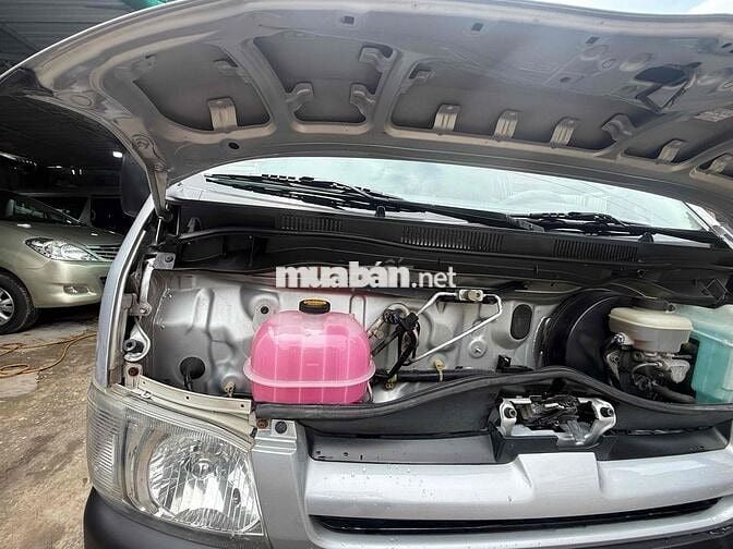 Toyota Hiace nóc thấp nhập Nhật, 16 chỗ máy xăng