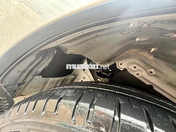 Toyota Hiace nóc thấp nhập Nhật, 16 chỗ máy xăng