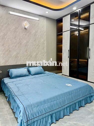 Nhà 1 triệt, 2 lầu, sân thượng,3p,4wc, phòng thờ