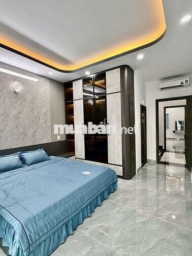 Nhà 1 triệt, 2 lầu, sân thượng,3p,4wc, phòng thờ