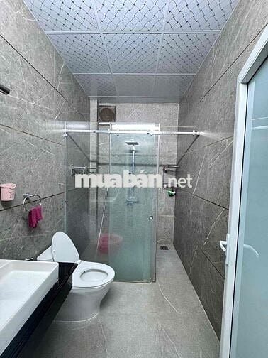 CHO THUÊ NHÀ - MẶT TIỀN LÊ THÁNH TÔNG - NHÀ 1 TRỆT 3 LẦU