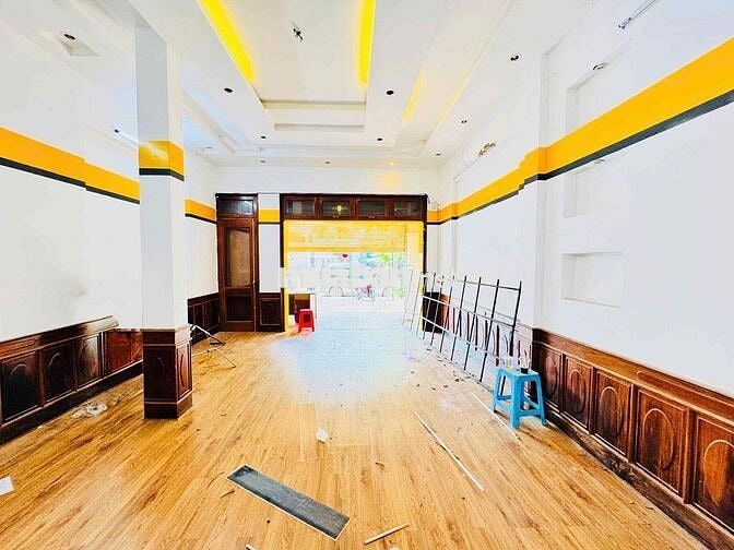 CHO THUÊ NHÀ - MẶT TIỀN LÊ THÁNH TÔNG - NHÀ 1 TRỆT 3 LẦU