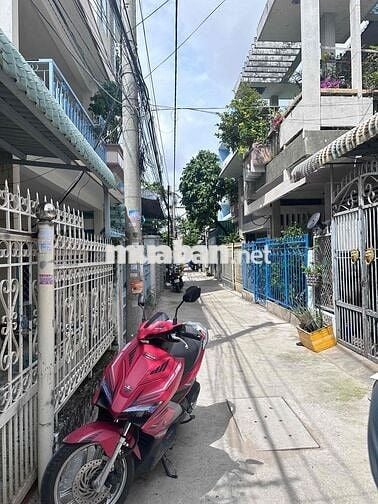 Bán nhà trệt lầu gỗ sân thượng trung tâm Long Xuyên giá 1,4 tỷ