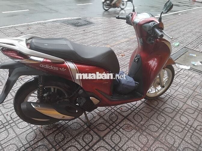 Cần bán xe Sh150i màu đỏ.xem xe ở quận 5
