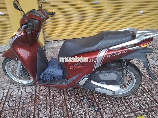 Cần bán xe Sh150i màu đỏ.xem xe ở quận 5