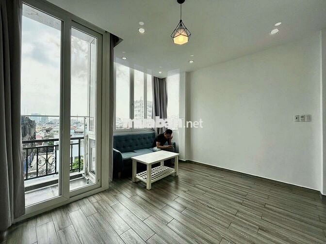 Căn Hộ 1 PN Thang máy BanCong Ngay Huỳnh Văn Bánh Giá Chỉ 10tr