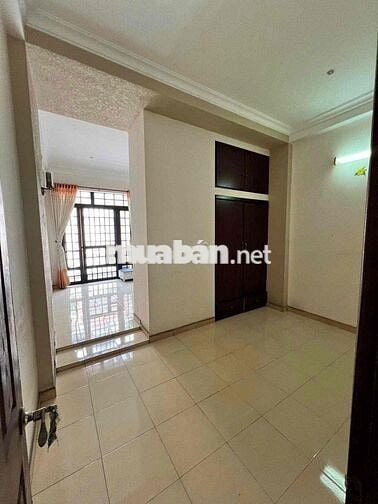 Cho thuê nhà 4.2x20, 425 Nguyễn Thái Bình, p4, Tân Bình 5pn, 4 nvs