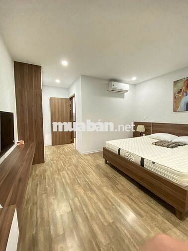 Cho thuê căn hộ 1N1K full nội thất 50m2 mặt phố lạc long quân