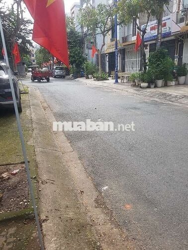 Cho thuê nhà nguyên căn dt 4,2×20 có 5pn, khu VIP Dương Thị Giang