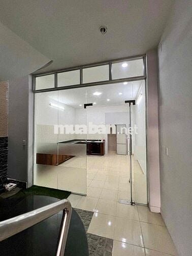 Cho thuê nhà 4.2x20, 425 Nguyễn Thái Bình, p4, Tân Bình 5pn, 4 nvs