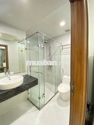Cho thuê căn hộ 1N1K full nội thất 50m2 mặt phố lạc long quân