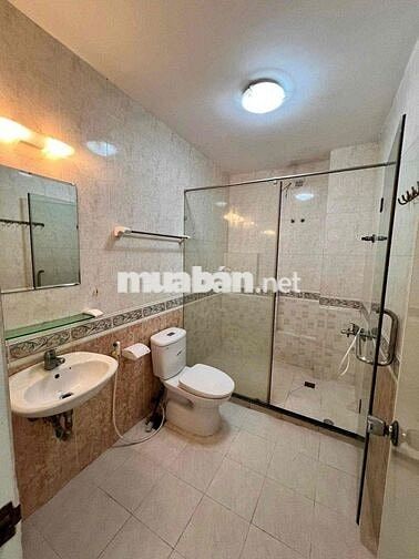 Cho thuê nhà 4.2x20, 425 Nguyễn Thái Bình, p4, Tân Bình 5pn, 4 nvs
