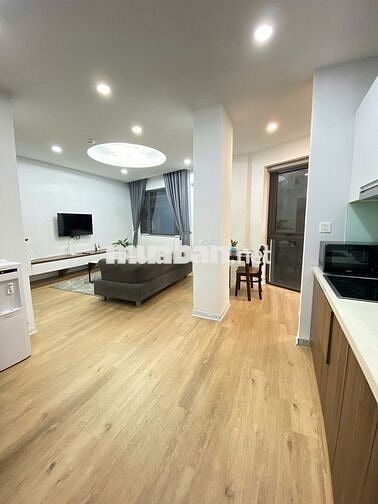 Cho thuê căn hộ 1N1K full nội thất 50m2 mặt phố lạc long quân