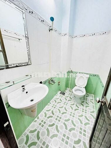Cho thuê nhà nguyên căn dt 4,2×20 có 5pn, khu VIP Dương Thị Giang