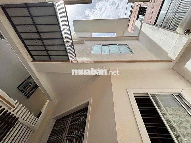 Bán nhà 2.5 tầng Lê Duẩn cách đường chính đúng 1 cái nhà giá rẻ