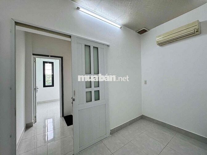 Nhà bè . Nhà đẹp lung linh . Giá tốt . Đường 6m .