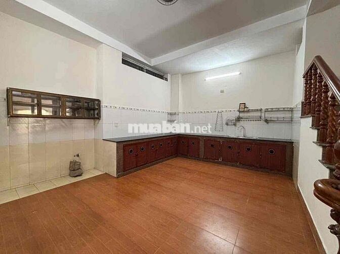 Bán nhà 2.5 tầng Lê Duẩn cách đường chính đúng 1 cái nhà giá rẻ
