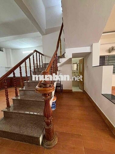 Bán nhà 2.5 tầng Lê Duẩn cách đường chính đúng 1 cái nhà giá rẻ