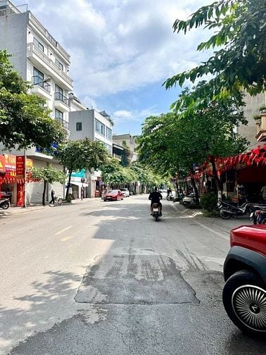 VIỆT HƯNG NHÀ 5 TẦNG - 3 PHÒNG NGỦ - ĐẸP LUNG LINH - HƠN 5 TỶ