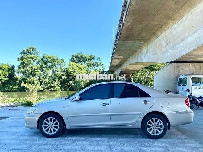 Cần bán xe Toyota Camry 2005 - số tự động