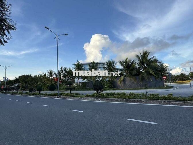 BÁN LÔ ĐẤT BIỂN MẶT TIỀN ĐƯỜNG LẠC LONG QUÂN, NGAY BÃI TẮM THỐNG NHẤT